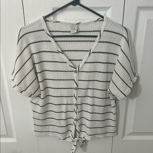 medium. cropped t-shirt.